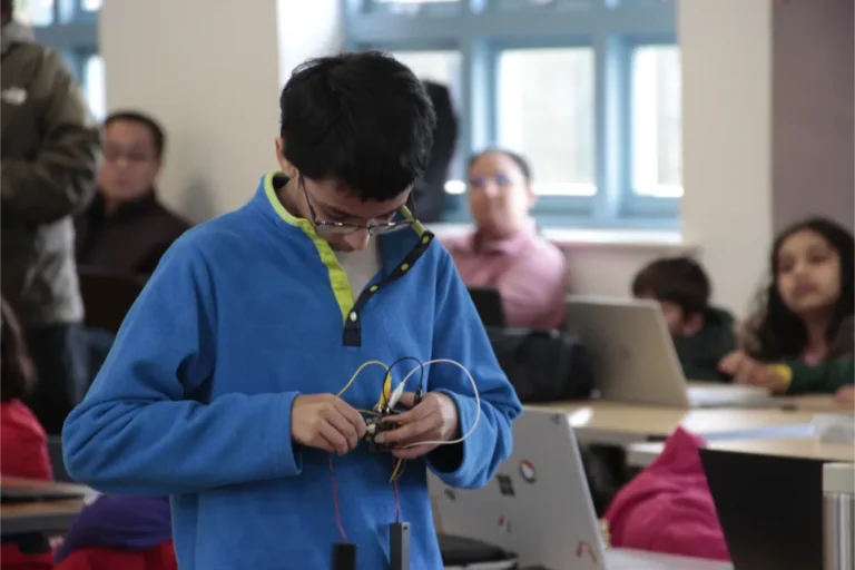 Picture of children experimenting Microbit Sessions